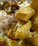 Pollo al curry con leche de coco e higos secos