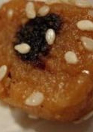 Una foto de Makroud, pastel a base de sémola y pasta de dátiles