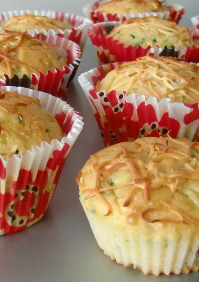 Una foto de Muffins de calabacín y queso