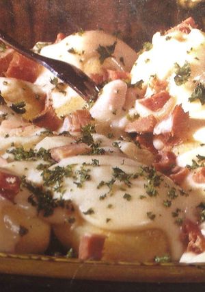 Una foto de Papas con salsa de jamón