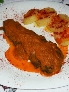 Una foto de Corazon de vacuno con salsa