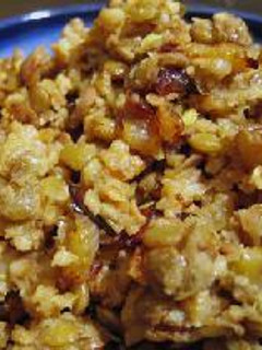 Una foto de Mujaddara, receta de arroz y lentejas