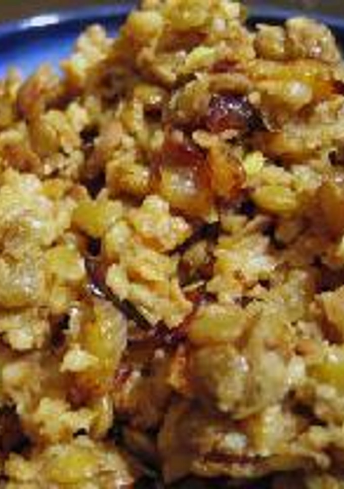Una foto de Mujaddara, receta de arroz y lentejas