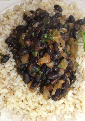 Una foto de Arroz integral y fríjoles negros