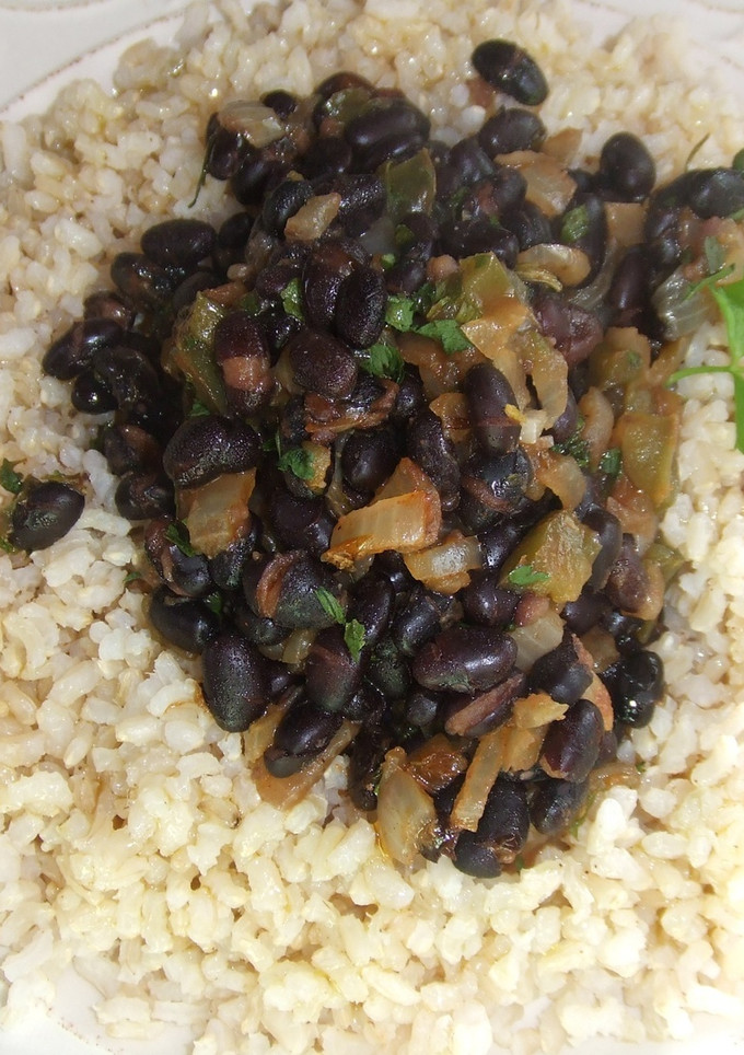Una foto de Arroz integral y fríjoles negros