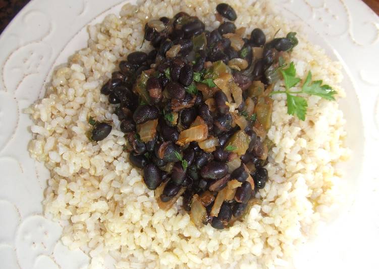 Arroz integral y fríjoles negros