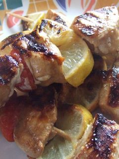 Una foto de Brochetas de pollo al aroma de limón