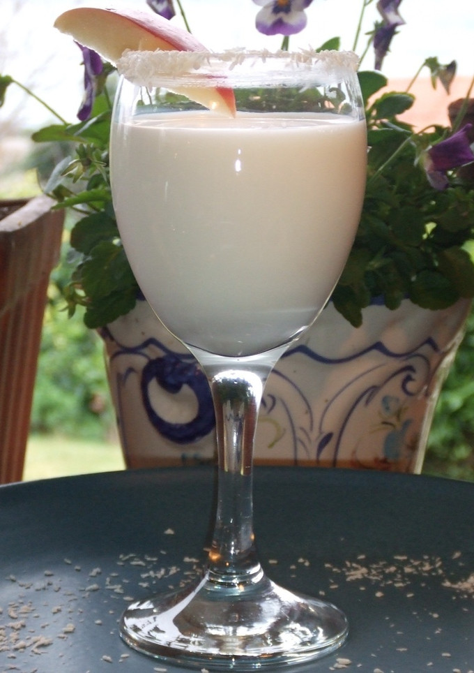 Una foto de Batido de coco y zumo de manzana