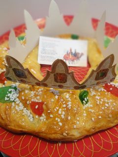 Una foto de Roscón de Reyes sin masa madre