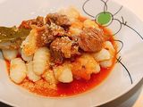 Ñoquis de papa con salsa boloñesa
