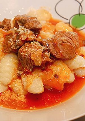 Una foto de Ñoquis de papa con salsa boloñesa