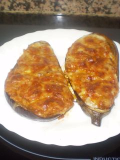 Una foto de Berenjenas rellenas de solomillo y nata gratinado