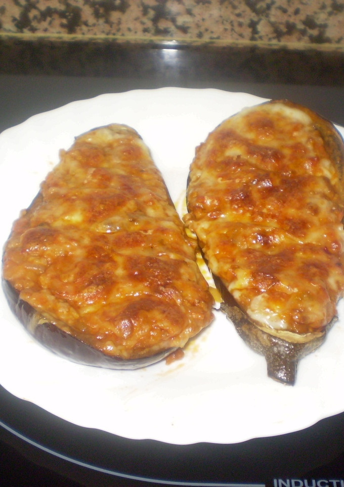 Una foto de Berenjenas rellenas de solomillo y nata gratinado