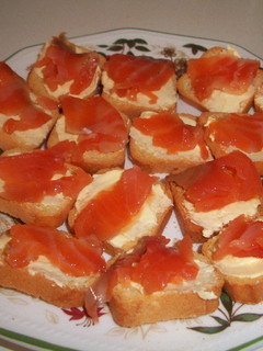Una foto de Canapés de salmón en aceite de oliva