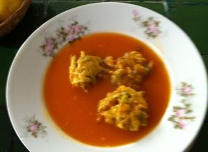 Una foto de Sopa de tortas de lechuga