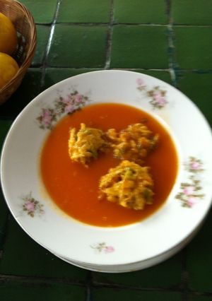 Una foto de Sopa de tortas de lechuga