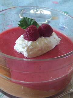 Una foto de Postre de frambuesas y albaricoques