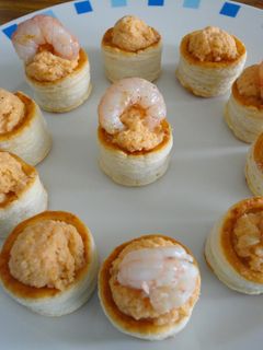 Una foto de Volovanes rellenos de paté de gambas al ajillo