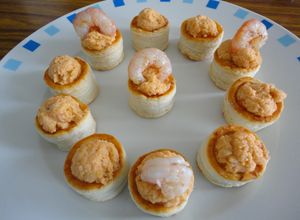 Una foto de Volovanes rellenos de paté de gambas al ajillo