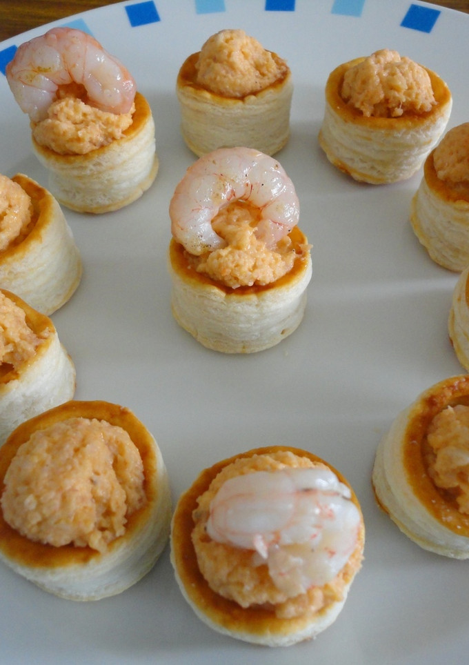 Una foto de Volovanes rellenos de paté de gambas al ajillo