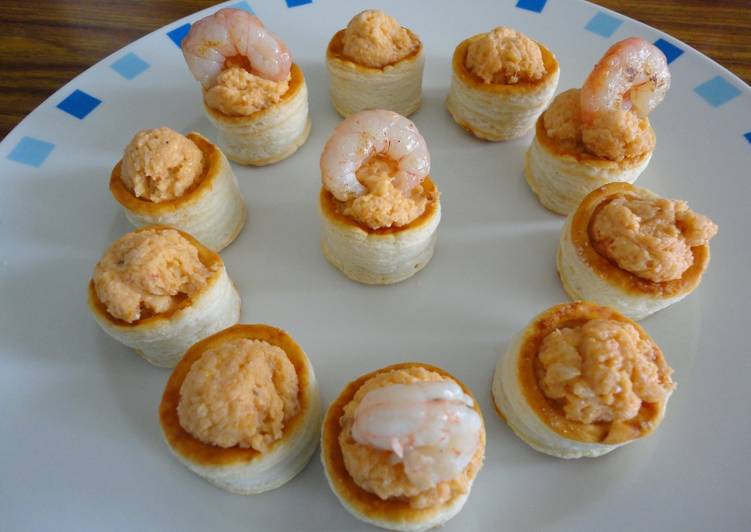 Volovanes rellenos de crema de gambas al ajillo