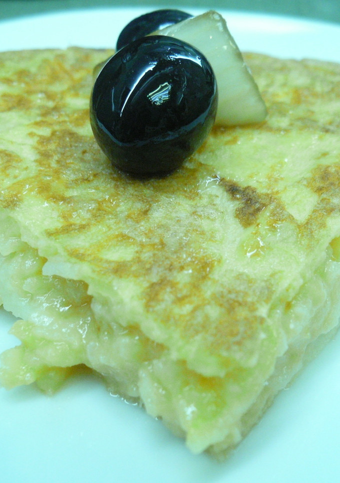 Una foto de Tortilla de patata con berenjena fácil