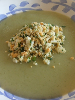 Una foto de Sopa de coliflor con picadillo de la abuela