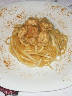 Una foto de Tallarines orientales con pollo y curry