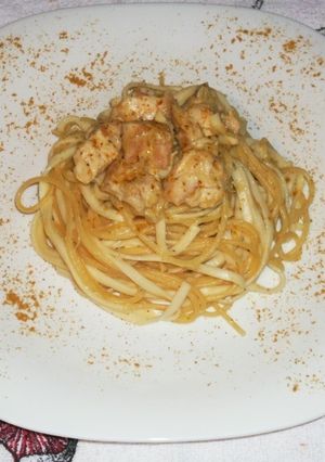 Una foto de Tallarines orientales con pollo y curry