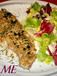 Una foto de Caella gratinada con salsa de almendras