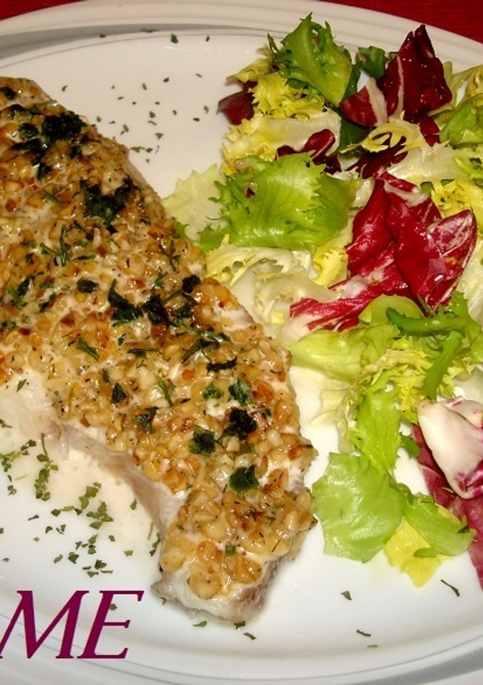 Una foto de Caella gratinada con salsa de almendras