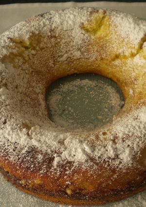 Una foto de Bizcocho con piña y manzana fácil