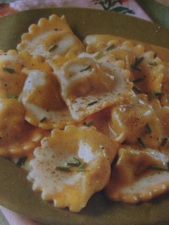 Una foto de Pasta rellena con salsa de crema de vodka