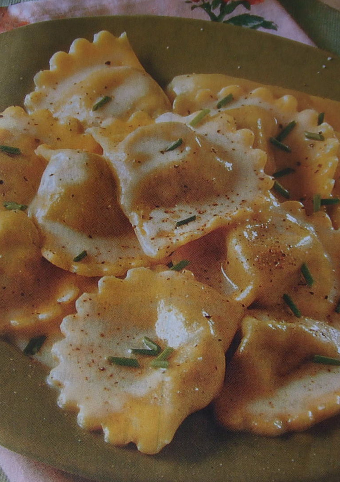Una foto de Pasta rellena con salsa de crema de vodka