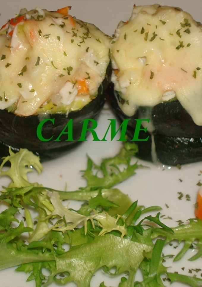 Una foto de Calabacines rellenos de bacalao y palitos de mar