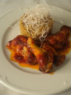 Una foto de Muslitos de pollo al vino de oporto