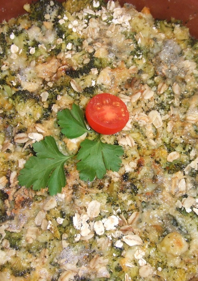 Una foto de Gratinado de pollo con avena y verduras