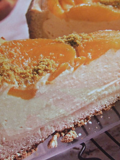 Una foto de Pastel de queso y albaricoques de mi huerto