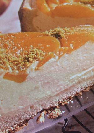 Una foto de Pastel de queso y albaricoques de mi huerto