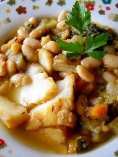 Una foto de Judías blancas con bacalao fresco