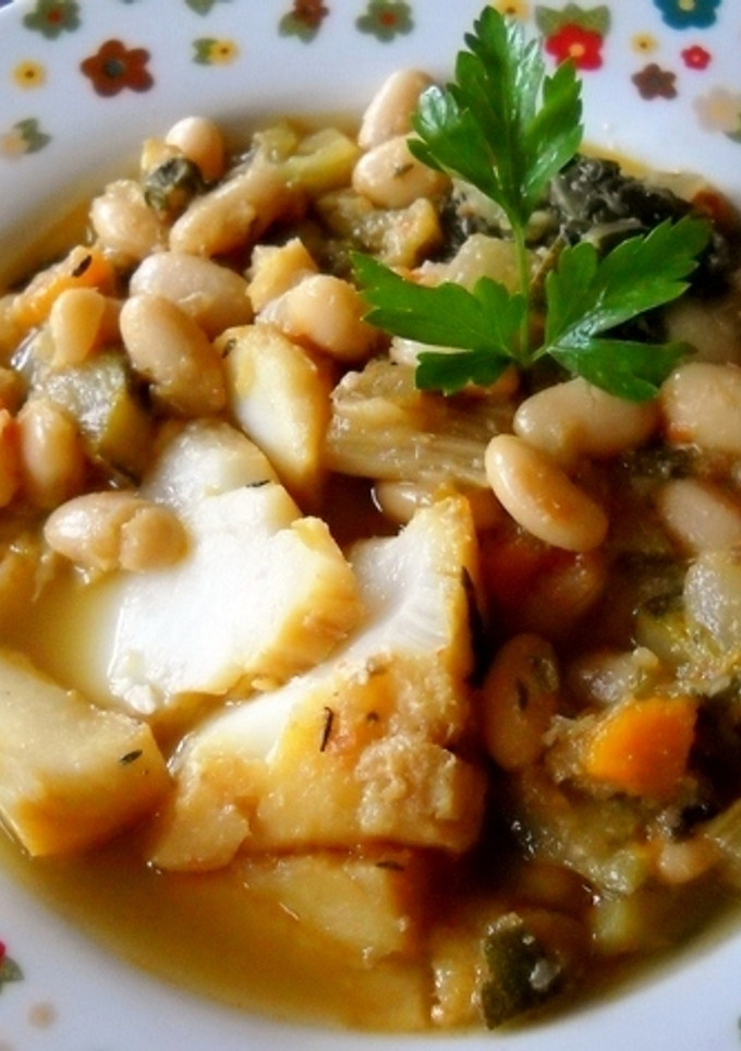Una foto de Judías blancas con bacalao fresco