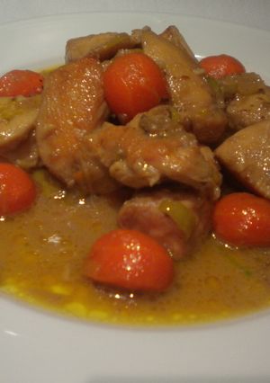 Una foto de Pollo con leche de coco