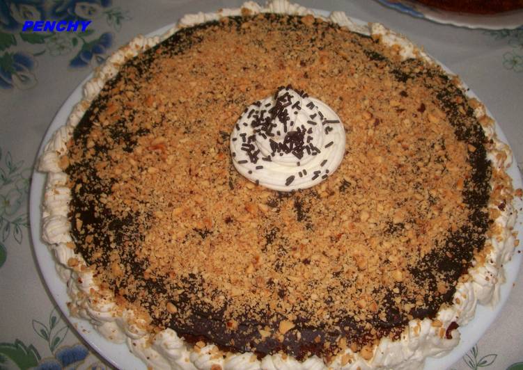 Tarta al cava con crema de limón y cobertura de chocolate