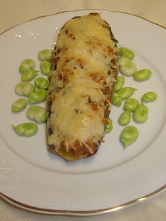 Una foto de Berenjenas rellenas de longaniza y gratinadas