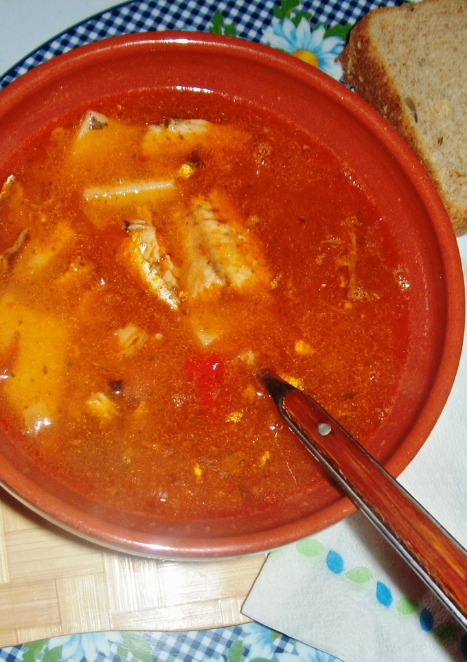 Una foto de Sopa de sardinas de lata