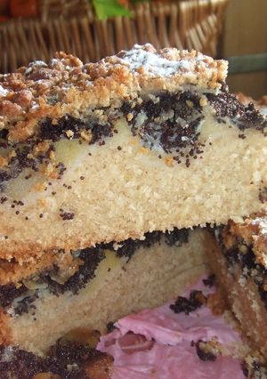 Una foto de Pastel de manzana con semilla de amapola y Streusel