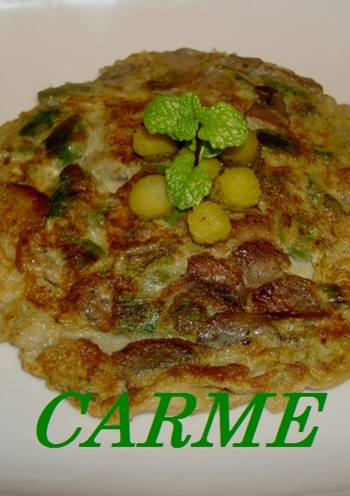 Una foto de Tortilla de espárragos trigueros y setas