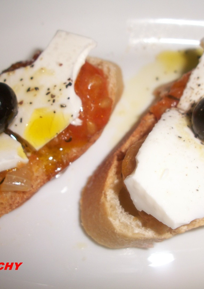Una foto de Canapés de queso fresco y tomate confitado