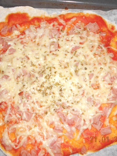 Una foto de Pizza casera con masa de pan