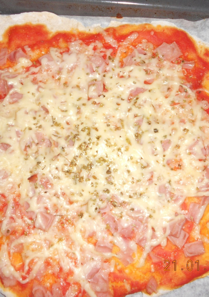Una foto de Pizza casera con masa de pan